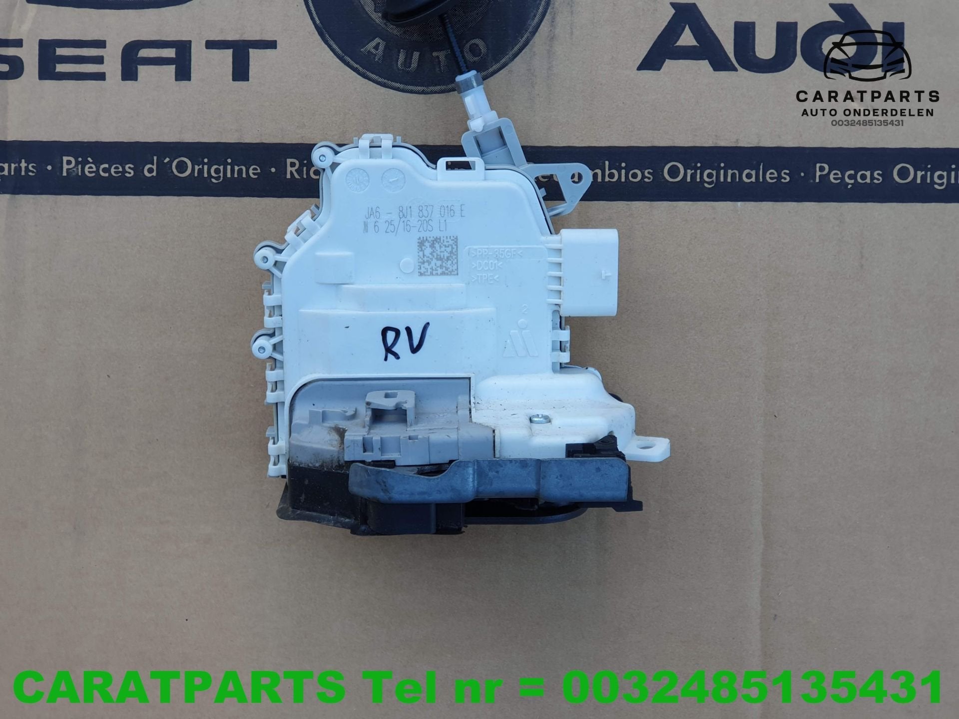 8J1837016E Serrure de porte GT3 911 serrure de porte 991 Tur, Audi, Porscheplatz 1
70435  Stuttgart, DE, Info@porsche.de, Utilisé