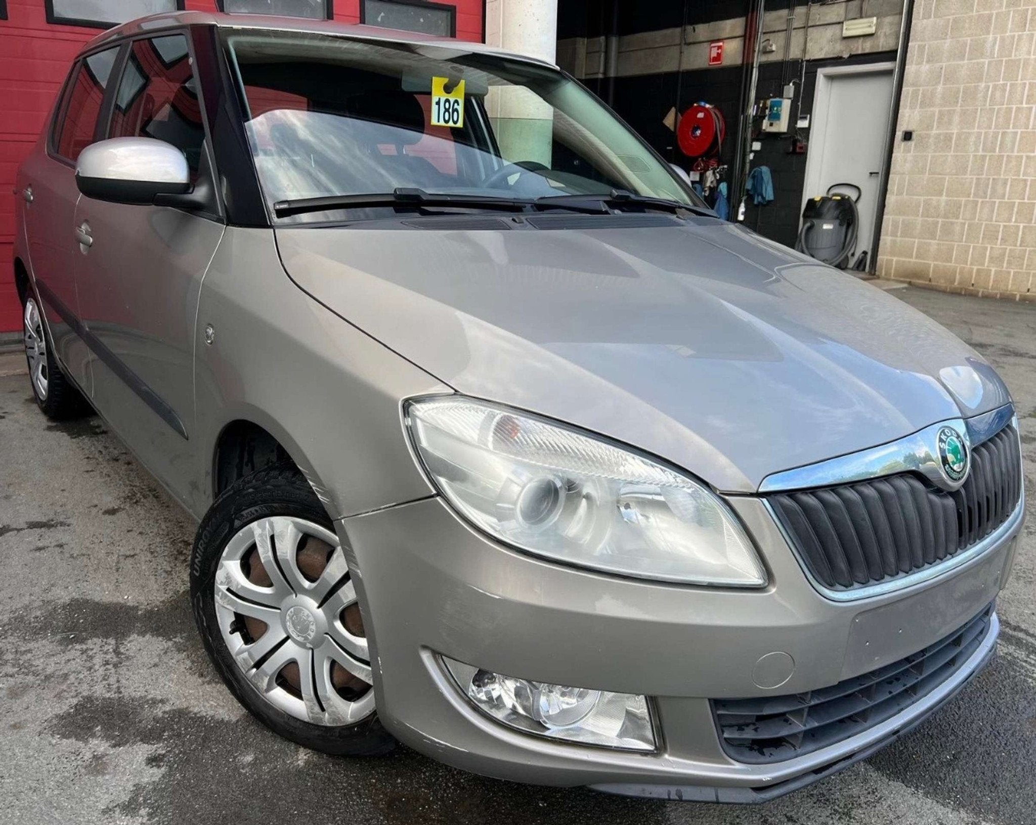 Skoda Fabia 1.2i Active + CLIM + CAR-PASS, Autos, Skoda, Euro 5, Achat, Entreprise, 69 ch