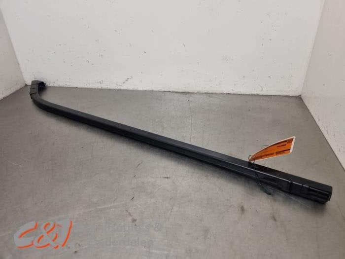 Rail porte coulissante gauche d'un Mercedes Vito, 3 mois de garantie, Utilisé, -, -