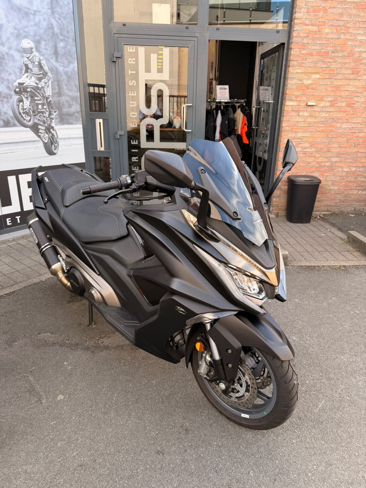 Kymco ak 550 état neuf échappement arrow 227km, Enlèvement