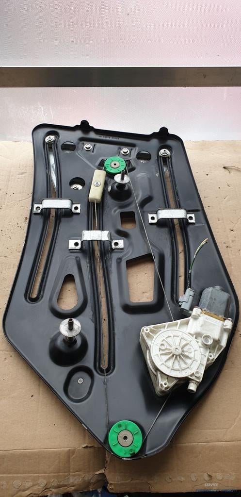 M canisme de vitre Nissan Micra C+C cabriolet arri re droit, Nissan Motor Co., Ltd., Takashima 1-chome 1-1
220-8686  Yokohama