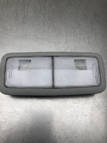 PLAFONNIER ARRIÈRE Toyota Auris (E18) (|8125005030|), Utilisé, Toyota
