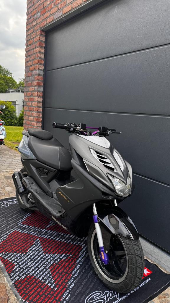 Yamaha Aerox new Model 2014 –Mechanisch onder handen genomen, Fietsen en Brommers, Ophalen, Zo goed als nieuw, Aerox