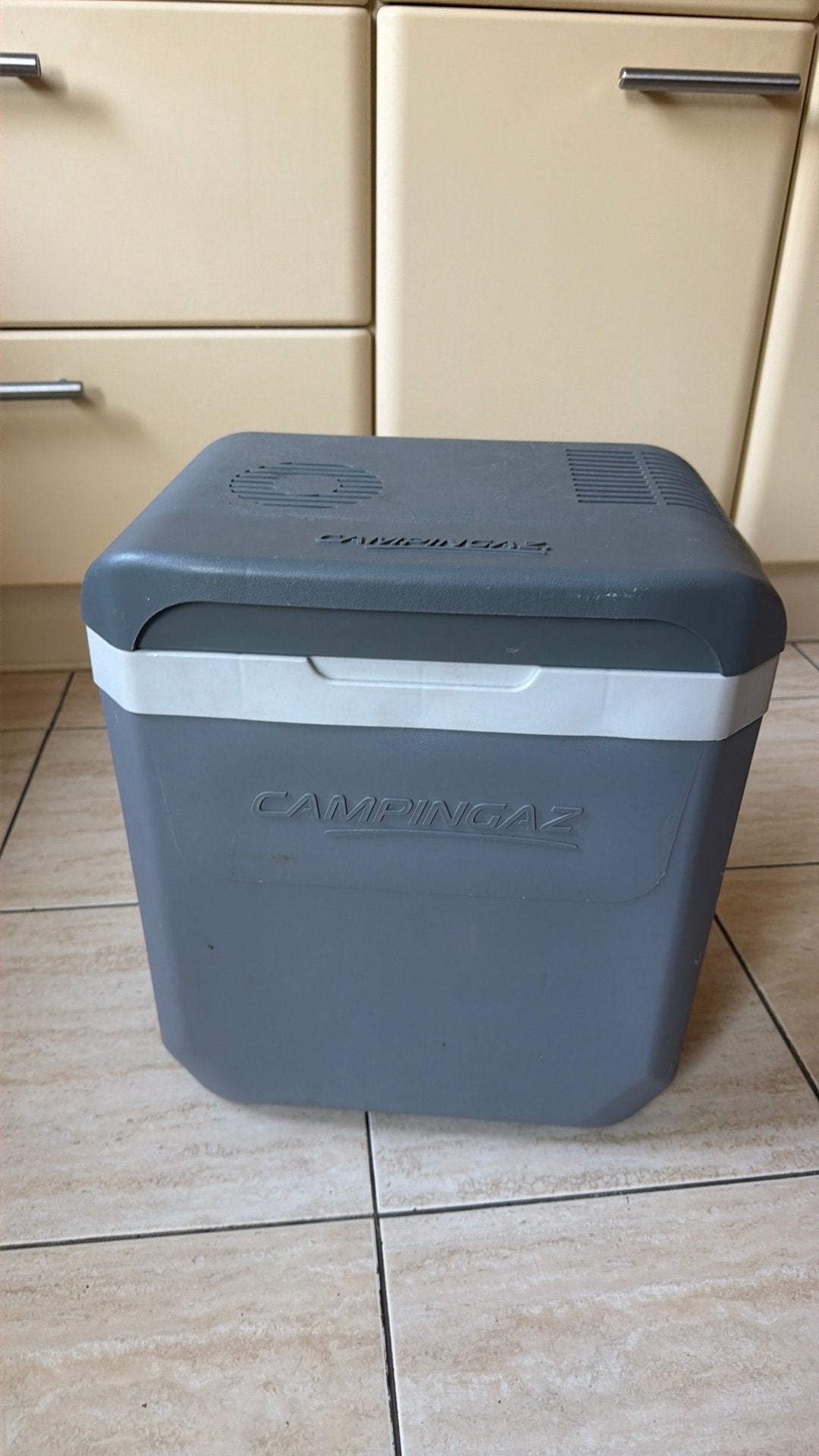 24L kampeerkoeler op gas, Caravans en Kamperen, Koelboxen, Ophalen, Zo goed als nieuw, Koelbox, Elektrisch