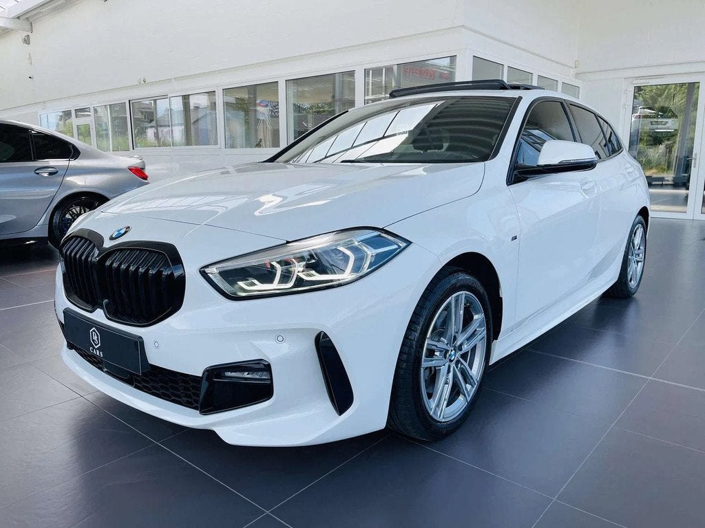 BMW 1 Serie 118 iA * GARANTIE + PACK M + TOIT PANO + LED + G, 1 Reeks, Gebruikt, Zwart, Lichtsensor