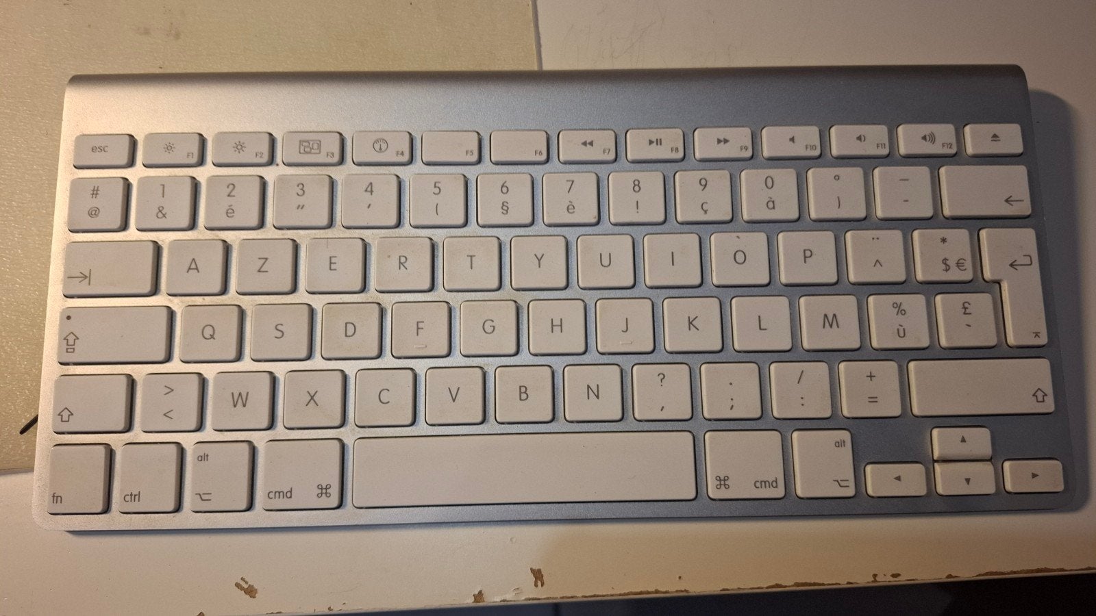 Clavier sans fil Apple (Modèle A1314) - AZERTY, Informatique & Logiciels, Claviers, Enlèvement ou Envoi, Azerty, Sans fil