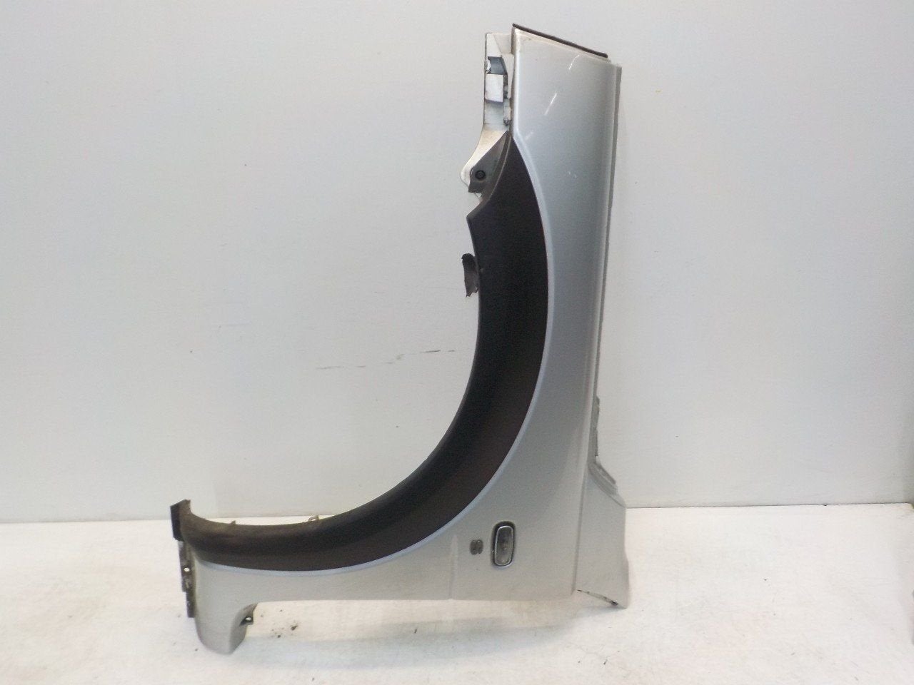 Spatbord links voor Land Rover Freelander, Onderdelen@venauto.nl, Van der Ven Autorecycling B.V., Ettenseweg 76, 4706 PB Roosendaal, The Netherlands