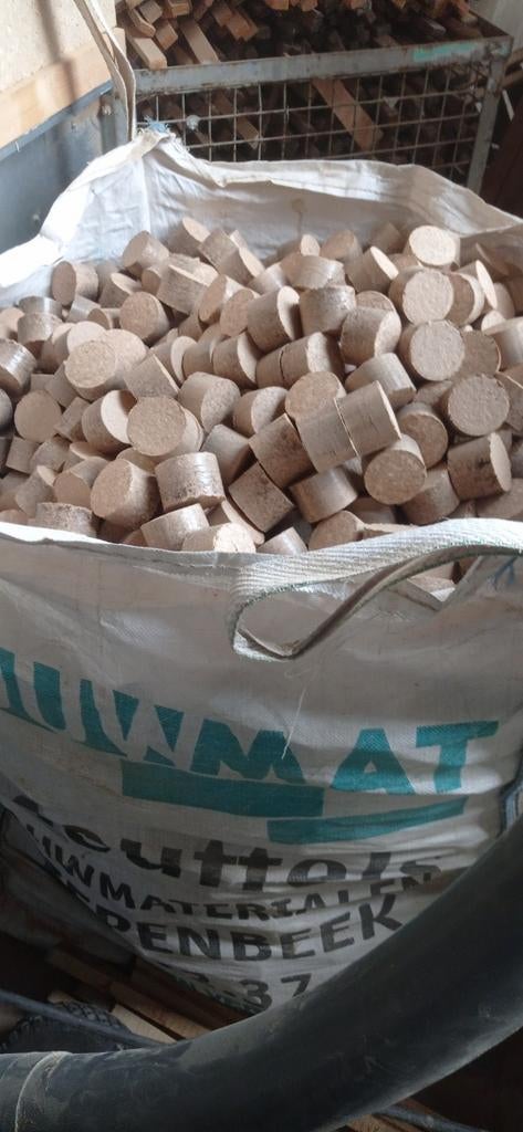 Briketten zuiver en alleen eik een bigbac 600 kg 180 €, Ophalen