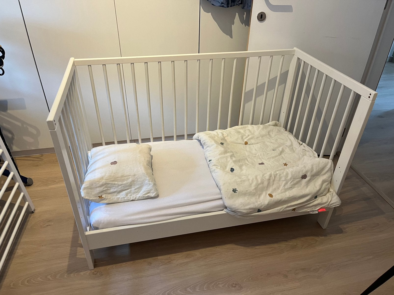 Babybedje, wit, 60x120 cm, Kinderen en Baby's, Kinderkamer | Bedden, Ophalen, Zo goed als nieuw, Matras