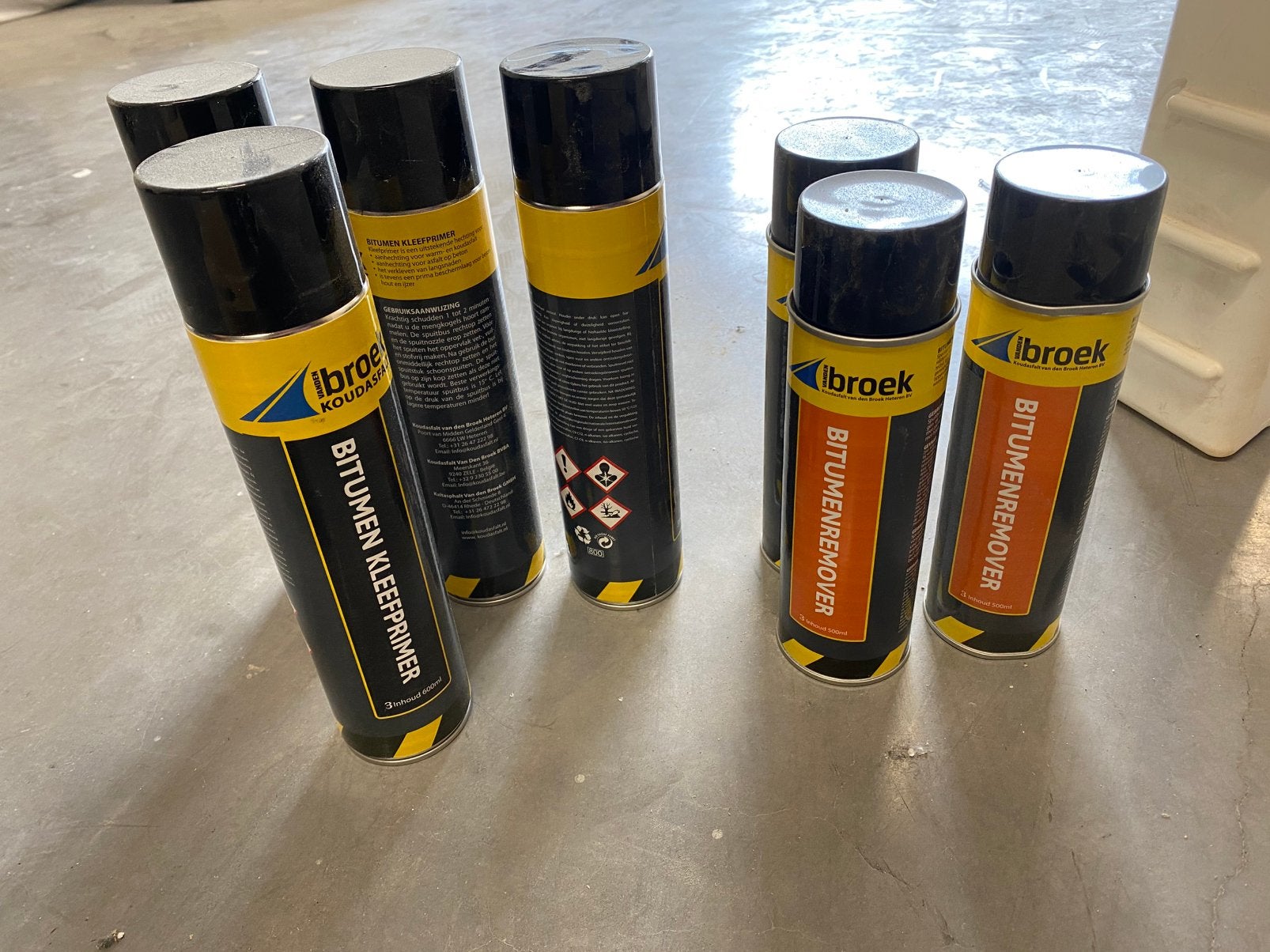 Partij bitumenproducten in spuitbus – Van den Broek, Doe-het-zelf en Bouw, Ophalen, Nieuw