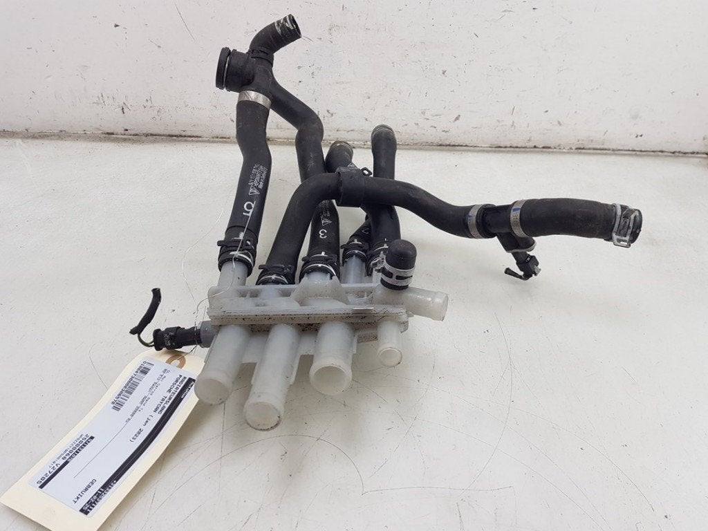 RADIATEURSLANG Porsche Taycan (Y1A) (|9J1121187|), Gebruikt, Porsche Deutschland GmbH, Porscheplatz 1
70435  Stuttgart, DE, Porsche
