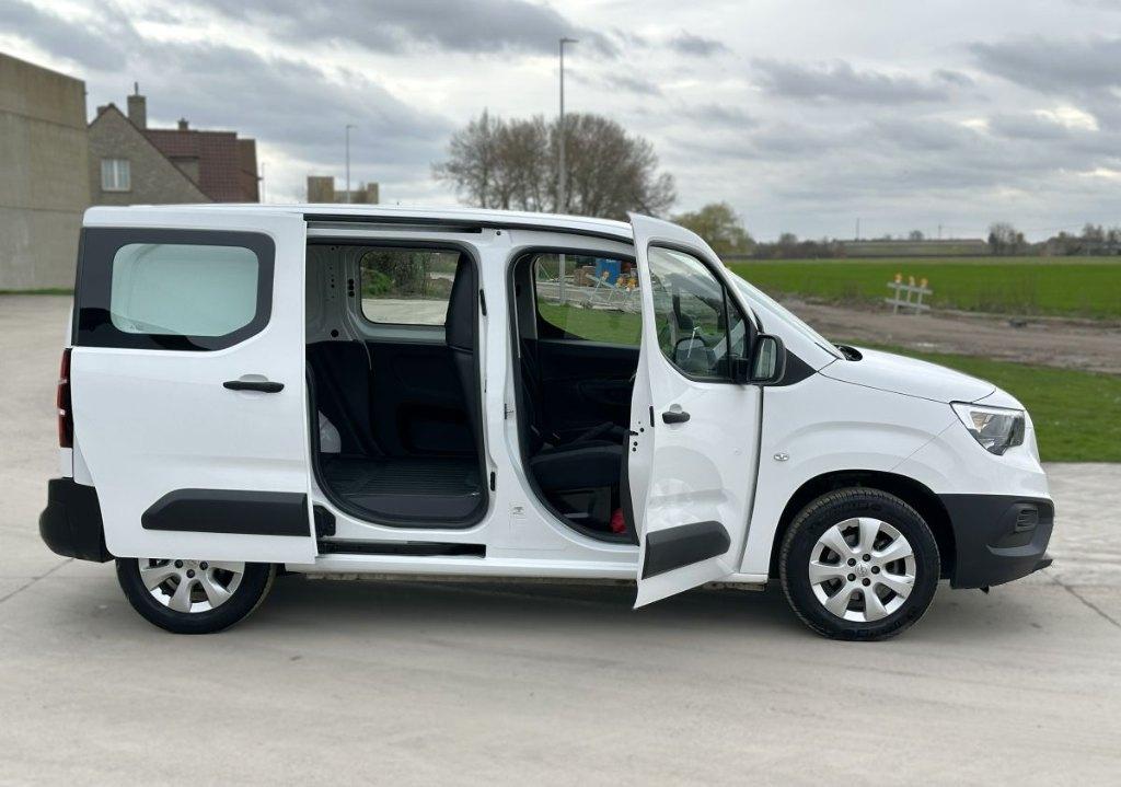 Opel Combo 1.2 benzine 31210km 2022 1ste eigenaar, 4 deurs, Stof, 1199 cc, Wit