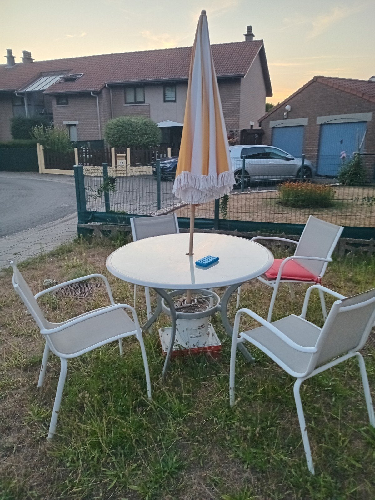 Complete tuinset met  stoelen , kussens en parasol, Ophalen, 4 zitplaatsen, Aluminium, Zo goed als nieuw