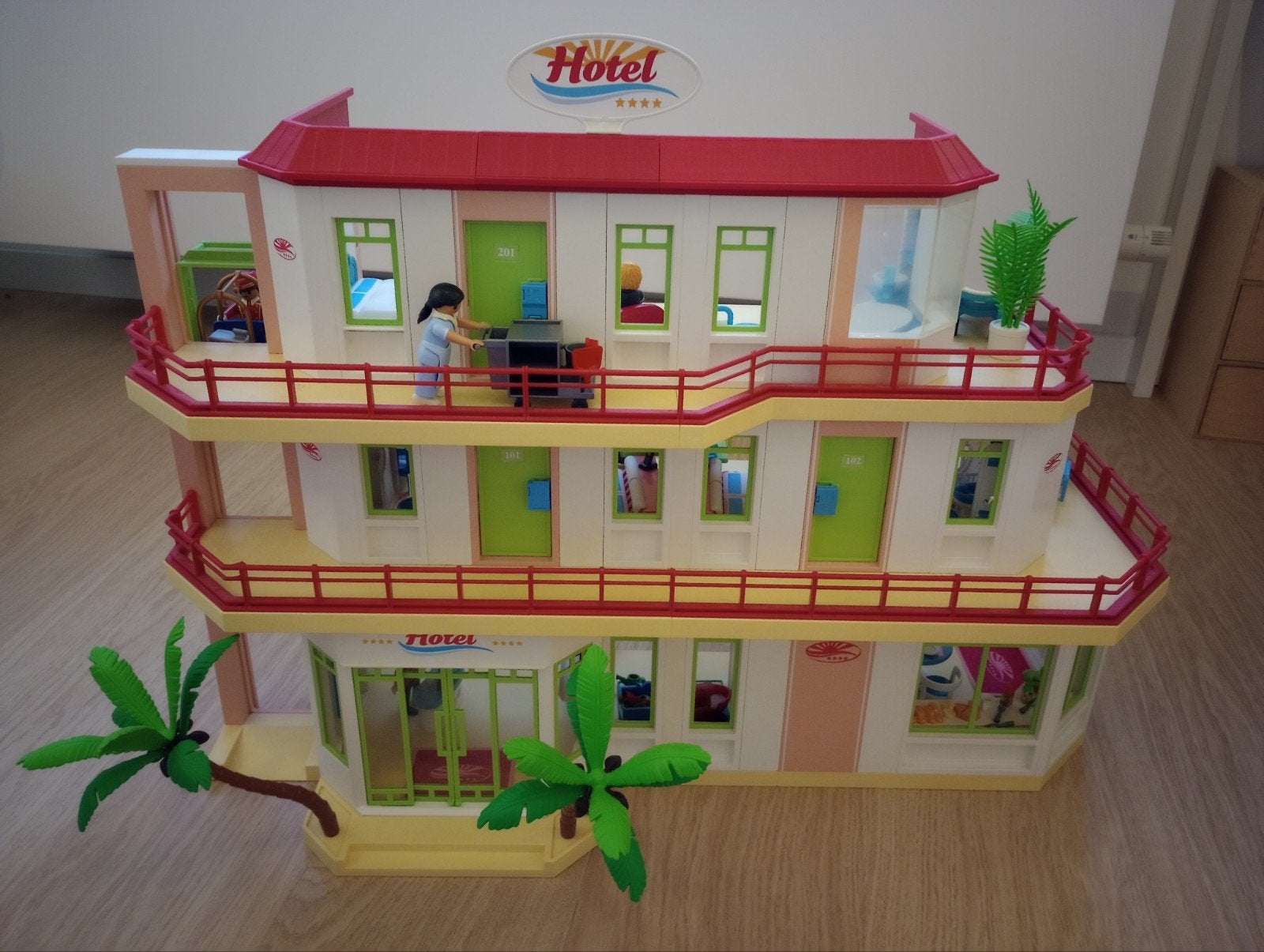 Playmobil hotel, Enlèvement