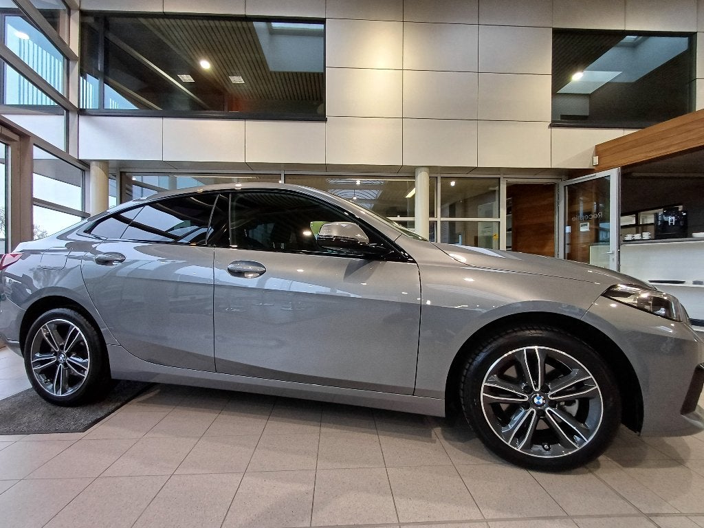 BMW 218i GRAN COUPE 2023 - TOPWAGEN (zie beschrijving), Dealer onderhouden, Leder en Stof, 5 zetels, 5 deurs