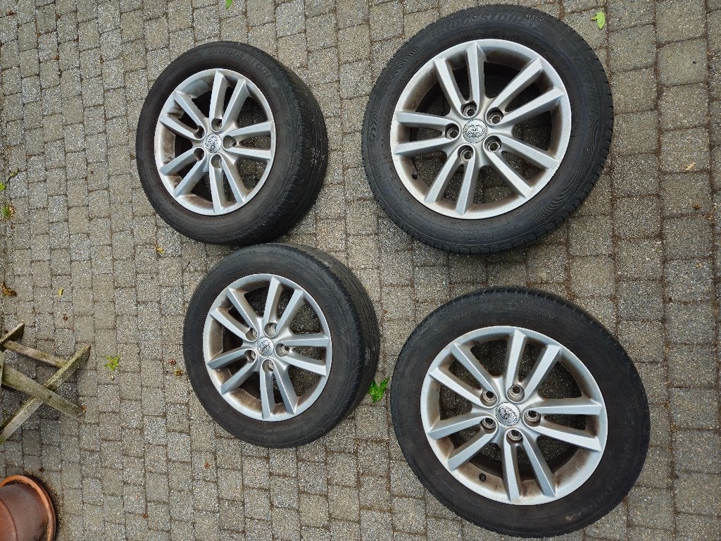 Jantes Toyota d'origine avec pneus d'été 16 pouces 205/55R16, Pneus et Jantes, 16 pouces, Véhicule de tourisme, Pneus été