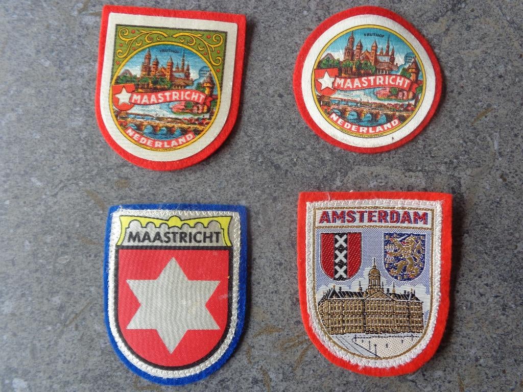 4 anciens écussons en tissu des Pays bas, Collections, Enlèvement