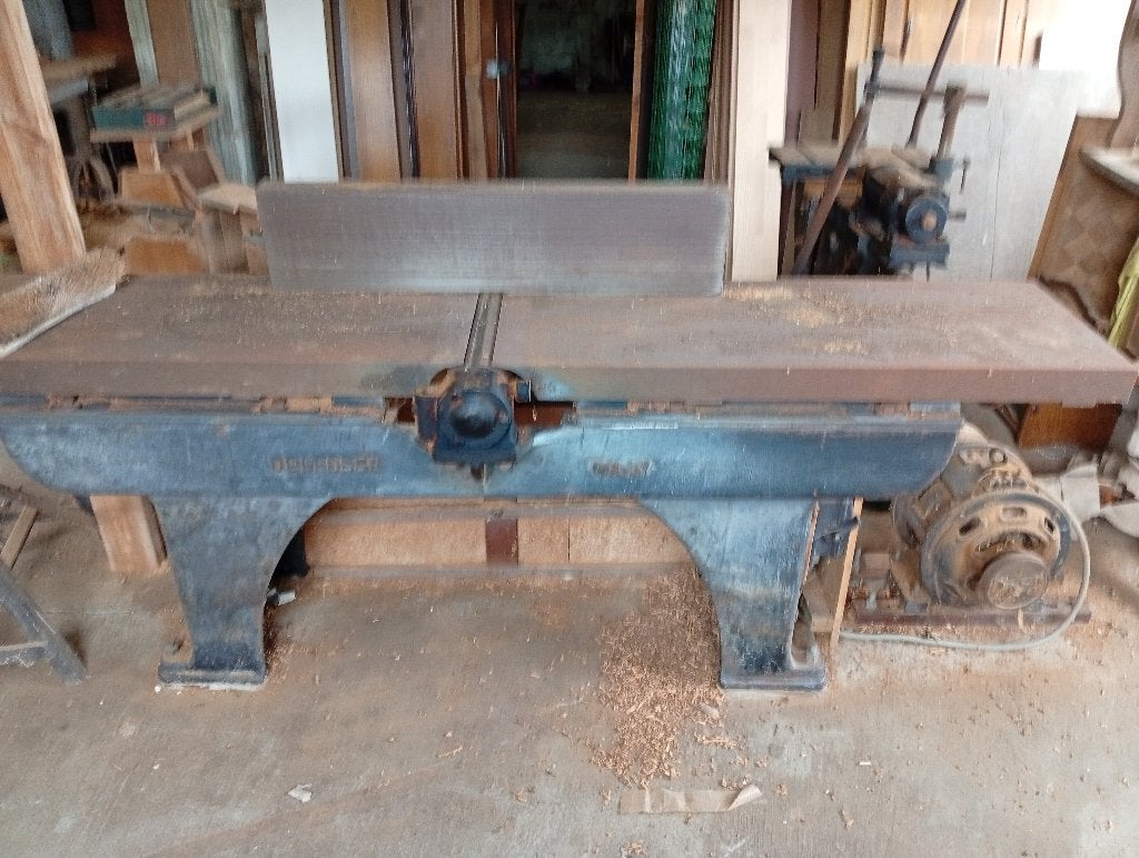 Ancien atelier de menuiserie. Antiquité, ou musée, Enlèvement