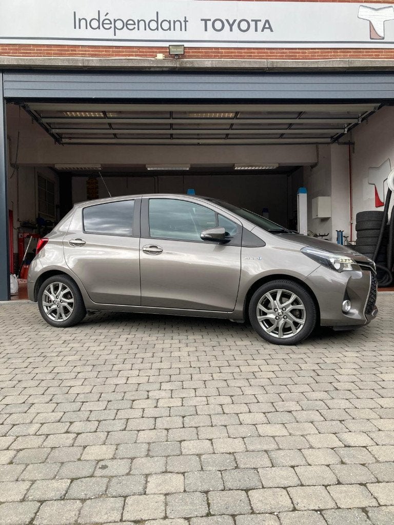 Toyota yaris lounge 1500 HSD, Auto's, Toyota, Bedrijf, Yaris, ABS, Achteruitrijcamera, Airbags, Airconditioning, Automatische klimaatregeling