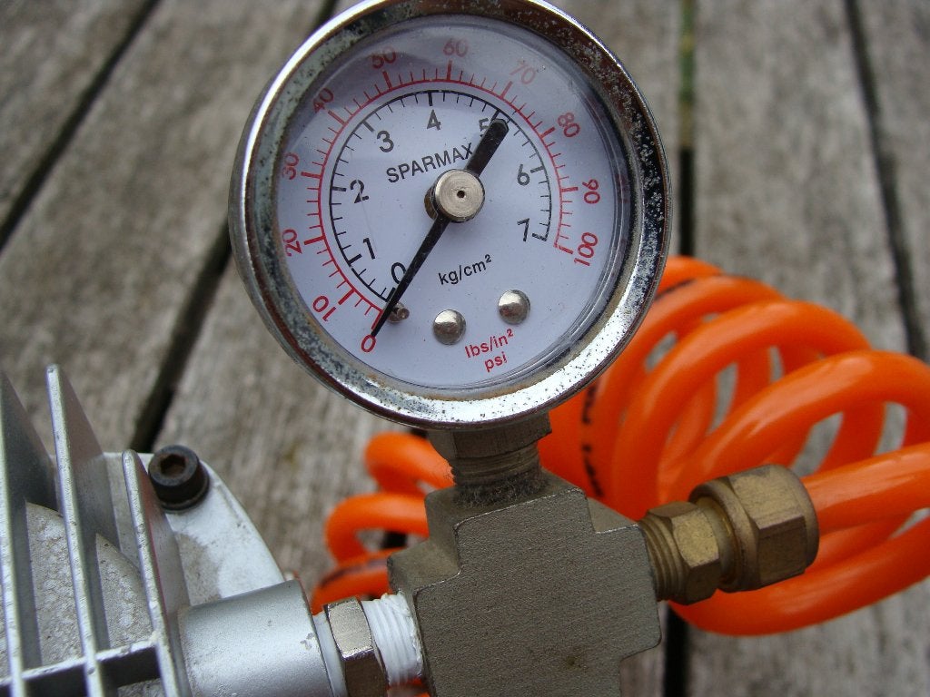 Elektrische ballenpomp / balcompressor / trainerspomp, Ophalen of Verzenden, Zo goed als nieuw, Bal