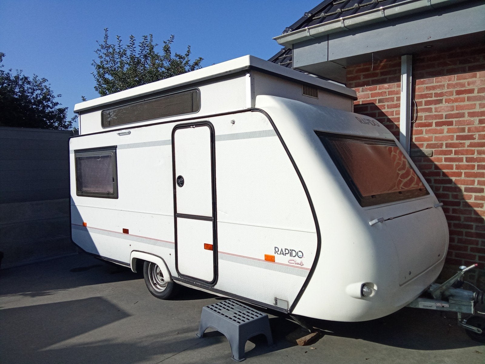 Caravane -750kg surbaissée, Caravanes & Camping, 4 à 5 mètres, Réchaud à gaz, Lit transversal, 500 - 750 kg