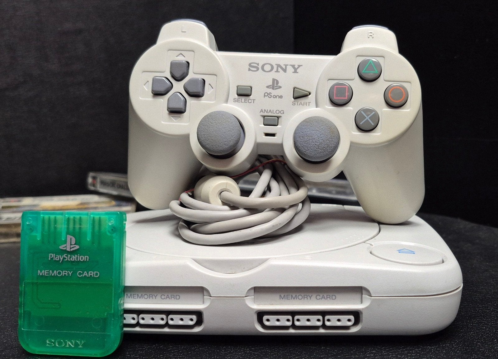 Playstation 1 + jeux 75 €