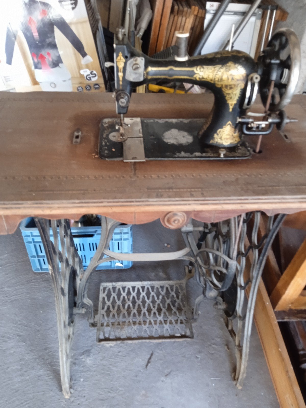 Ancienne machine à coudre, Antiquités & Art, Antiquités | Machines à coudre, Enlèvement