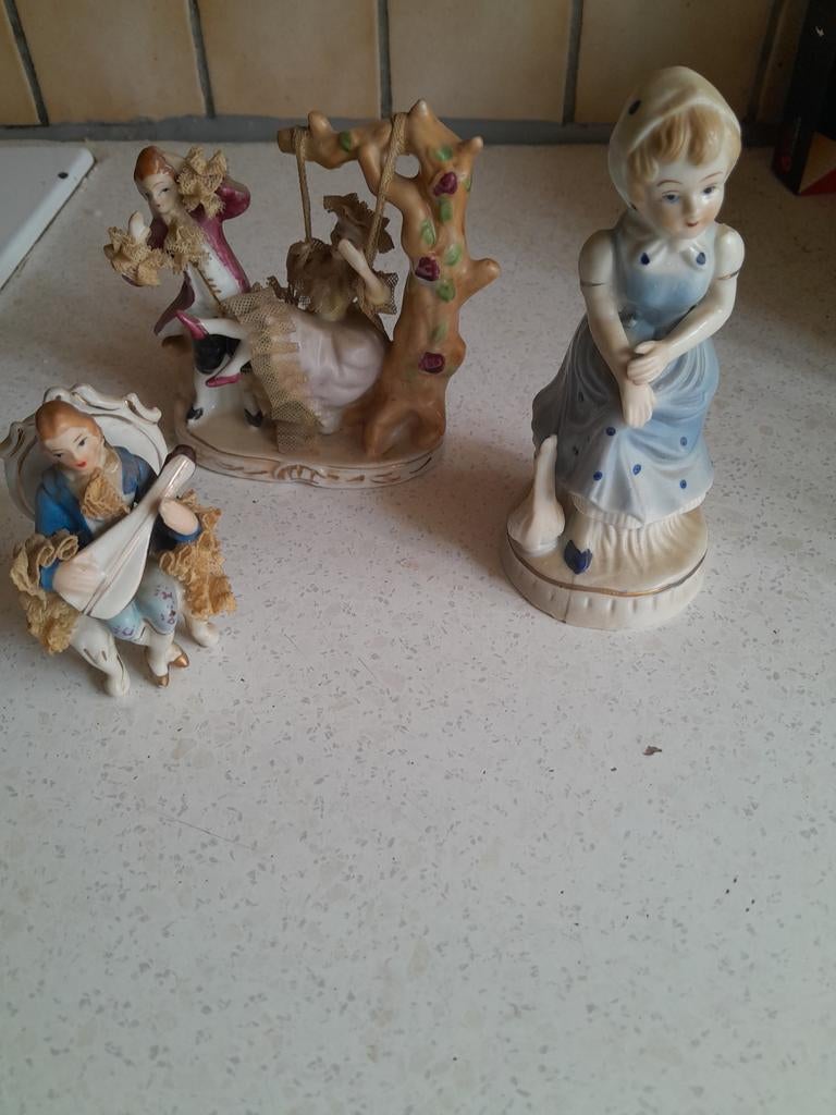 Vintage beeldje van porselein en keramiek, Verzamelen, Ophalen