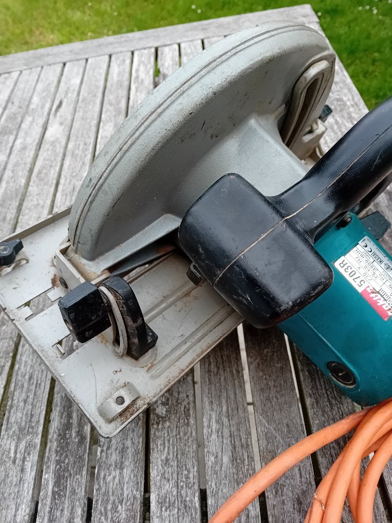MAKITA  5703 R, Doe-het-zelf en Bouw, Invalzaag, Ophalen of Verzenden, Zo goed als nieuw, 30 tot 70 mm