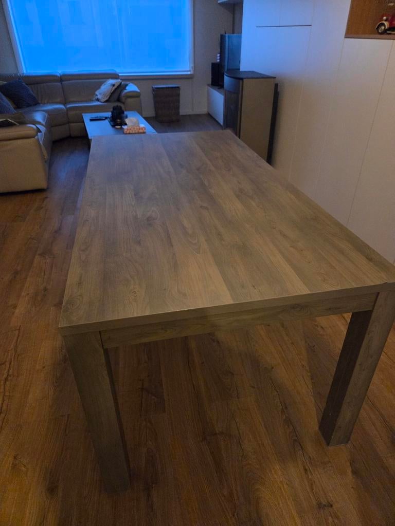 Gratis eettafel met 6 stoelen en salontafel., Ophalen