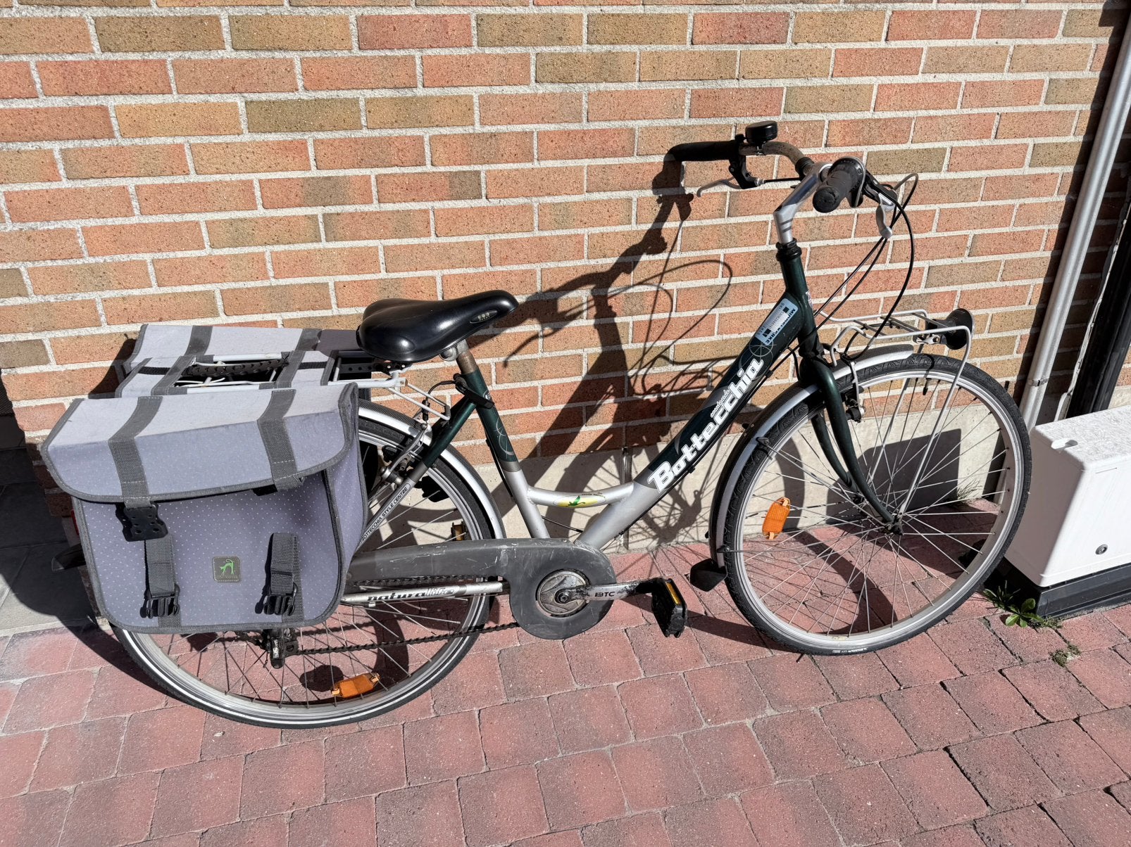 Damesfiets / Stadsfiets Bottecchia – Met dubbele fietstassen, Fietsen en Brommers, Ophalen, Gebruikt