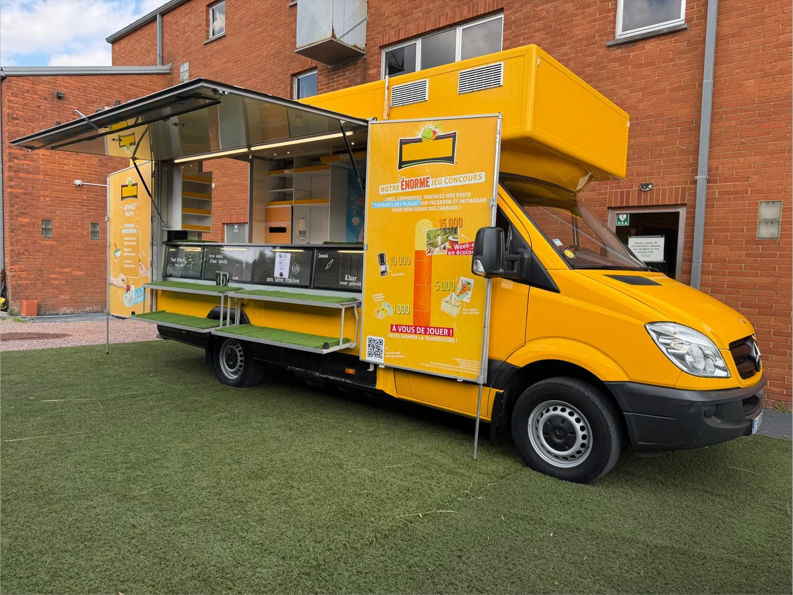 Food truck Mercedes 310 cdi /30.000 km/ électrogène / 2011 /, Autos, Achat, 2 places, Boîte manuelle, Entretenue par le concessionnaire