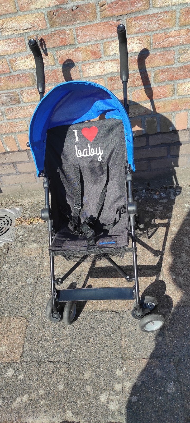 Plooibuggy" I love baby" met kap.
Stevig en compact lichtgew, Kinderen en Baby's, Buggy's, Ophalen of Verzenden
