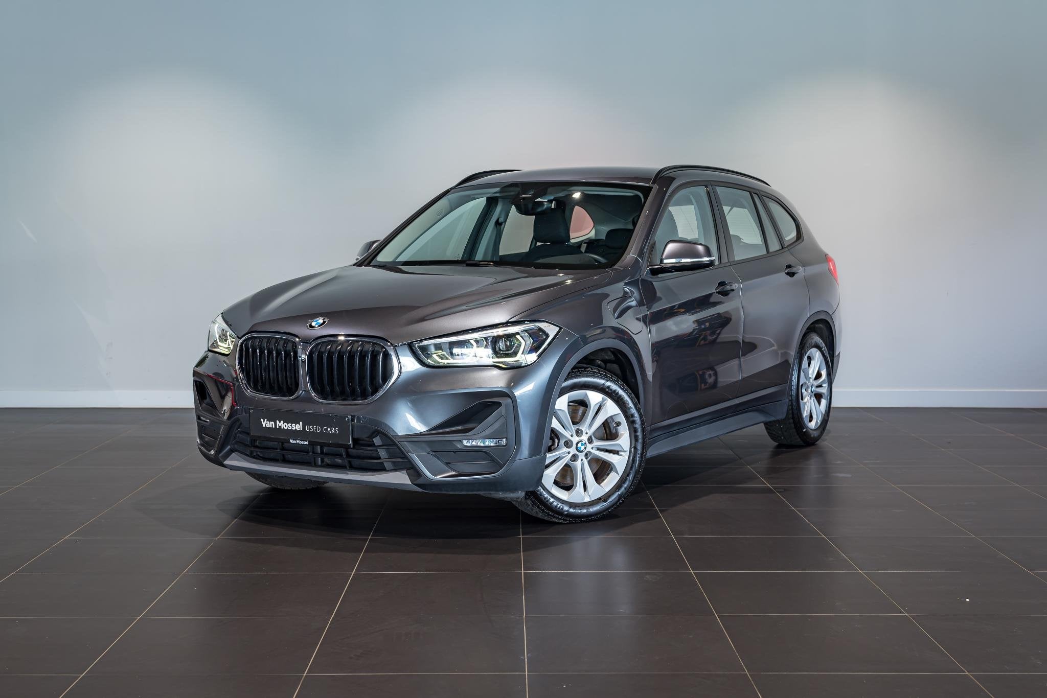 BMW X1 xDrive25e (162 kW), Auto's, BMW, Stof, Gebruikt, https://public.car-pass.be/vhr/1b296abb-1fda-4dfa-bc35-2567a26fa63c, 1820 kg