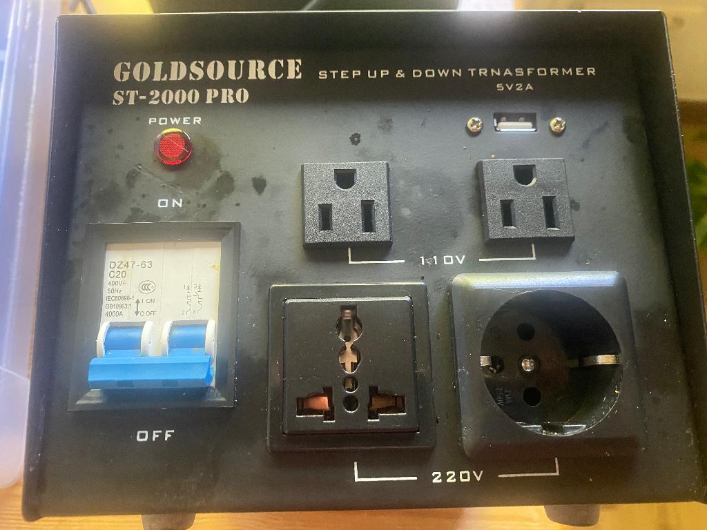 Transformateur inverseur 2000W, Enlèvement, Utilisé, Interrupteur