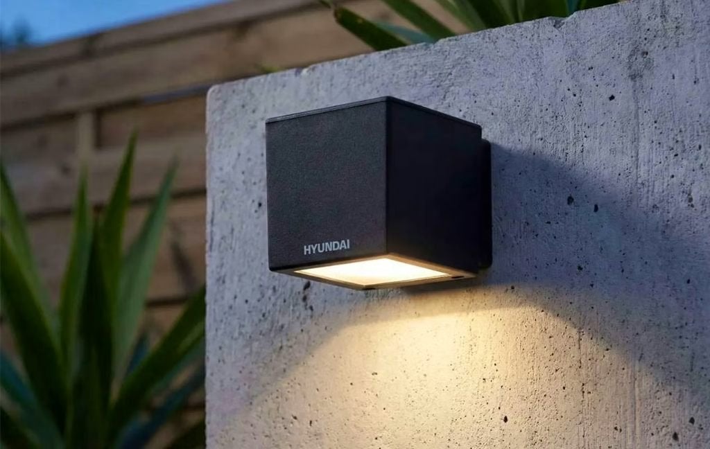 Hyundai Lighting Kubus Wandlamp - Zon-energie -2x 1+1 GRATIS, Tuin en Terras, Buitenverlichting, Wandlamp, Batterij, Waterbestendig