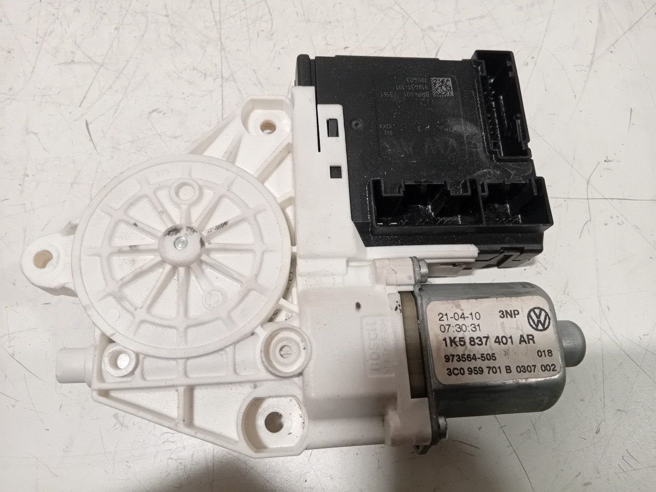 Motor raammechaniek elektrisch links voor Volkswagen Golf, Onderdelen@venauto.nl, Van der Ven Autorecycling B.V., Ettenseweg 76, 4706 PB Roosendaal, The Netherlands