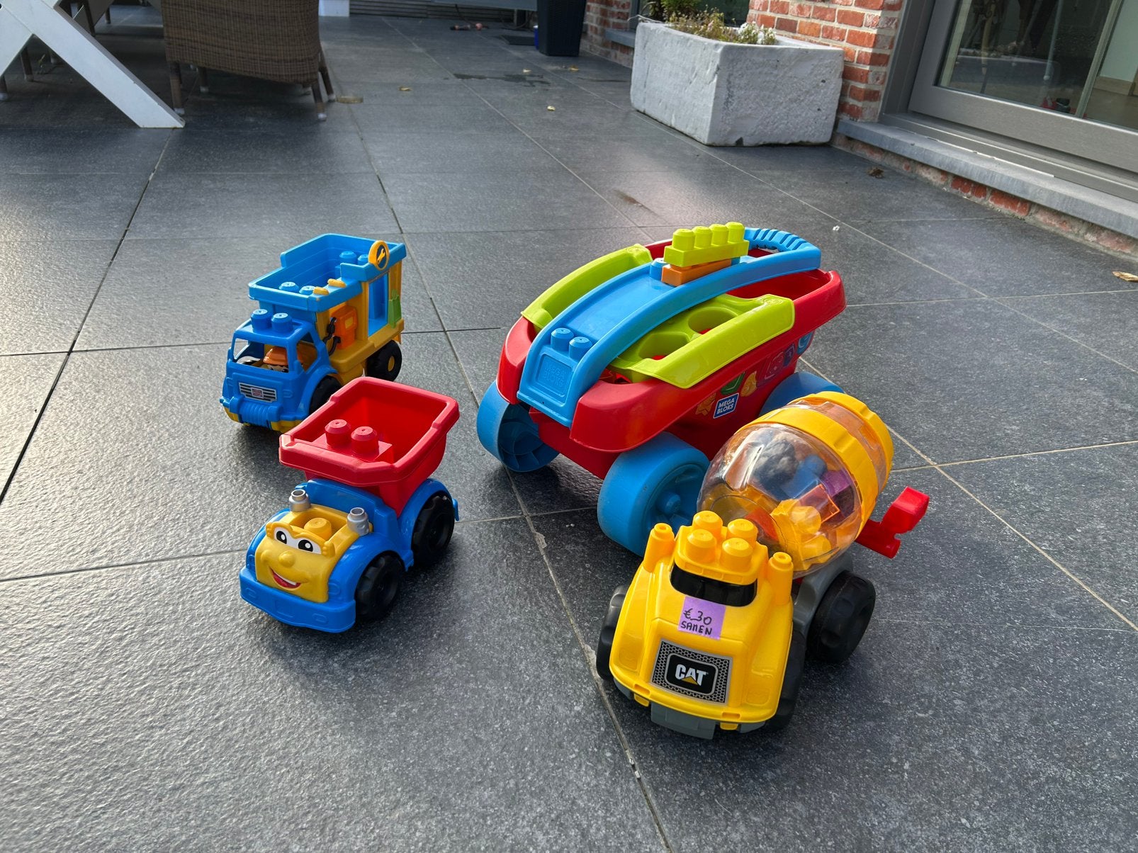 Mega bloks vrachtwagen en kar met blokken, Ophalen, Zo goed als nieuw
