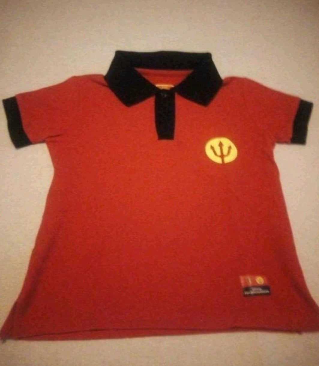 Red Devils Supporter kinderpoloshirt - 8 jaar, Verzamelen, Sportartikelen en Voetbal, Zo goed als nieuw, Overige typen, Ophalen of Verzenden