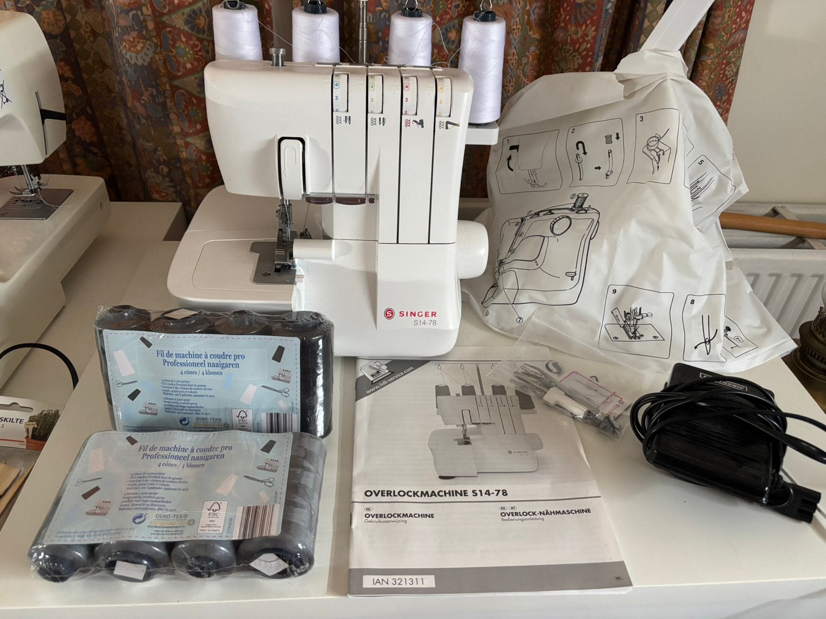 Overlock machine van Singer, Ophalen, Zo goed als nieuw, Singer