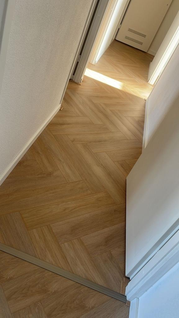 TIJDELIJKE PROMO! LAMINAAT VISGRAAT PVC SCHILDER EGALISEREN, Nieuw, Ophalen of Verzenden, 25 tot 50 m², Laminaat pvc schilder xxl Vloerder vloeren visgraat