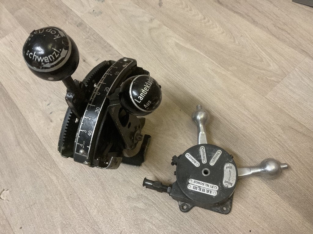 Duitse Luftwaffe aircraft parts bomb release handle, Ophalen of Verzenden, Luchtmacht