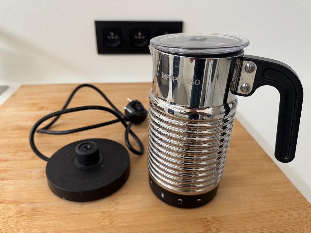 Melkopschuimer Nespresso Aeroccino 4, Elektronische apparatuur, Melkopschuimers, Verzenden, Zo goed als nieuw, Elektrische melkopschuimer