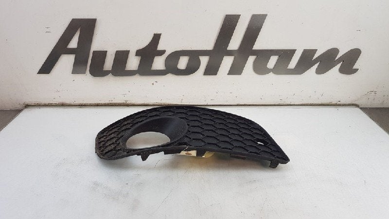 GRILLE DE PARE-CHOCS Volkswagen Golf V (1K1), Autos : Pièces & Accessoires, Carrosserie & Tôlerie, Utilisé, Volkswagen