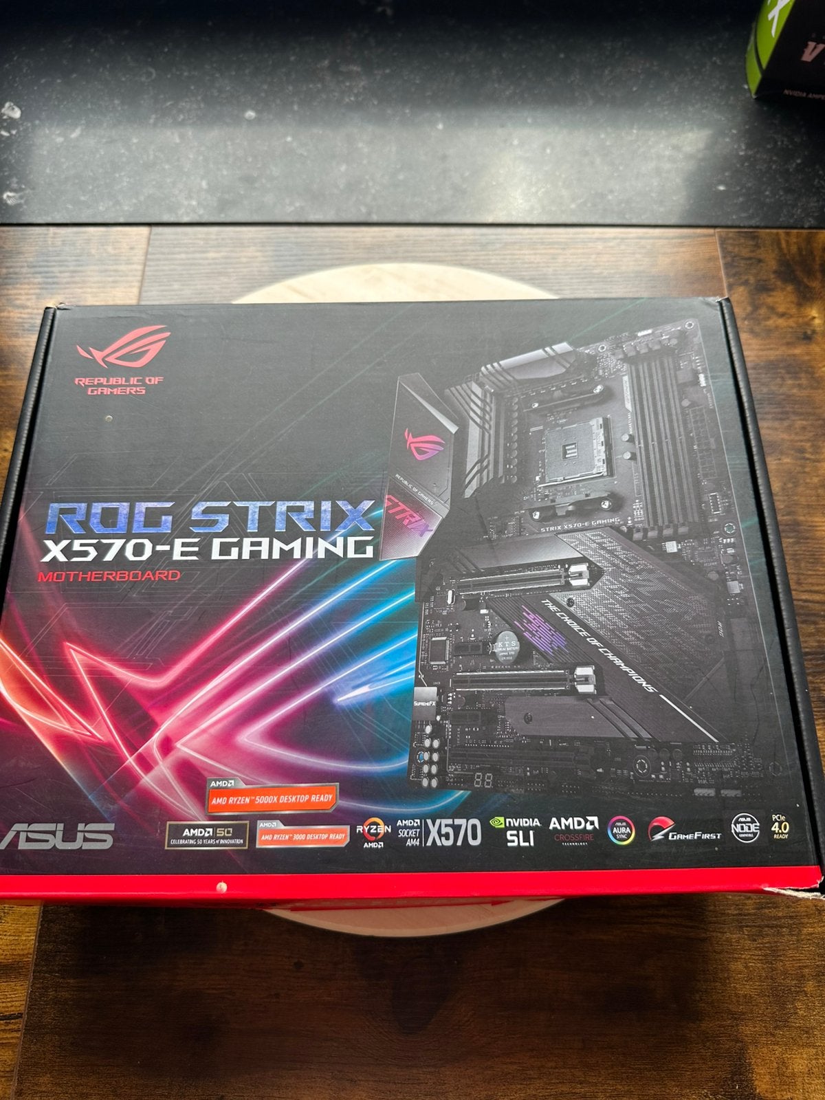 Asus Rog Strix X570- E gaming wifi, Computers en Software, Moederborden, Ophalen of Verzenden, Zo goed als nieuw, AMD, DDR4