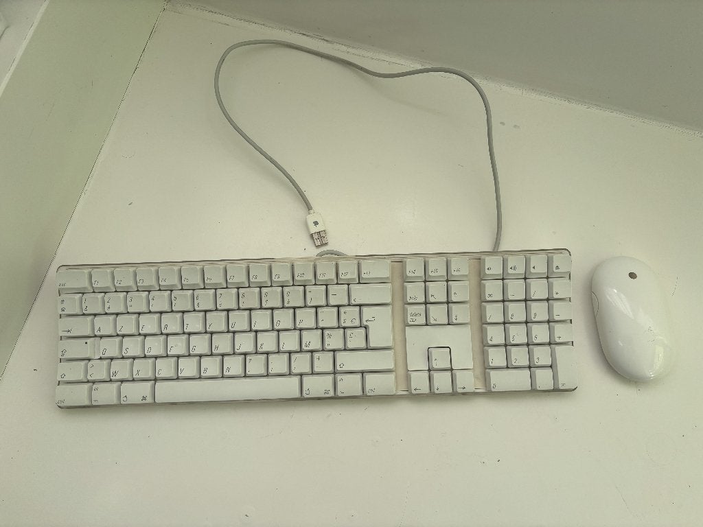 Apple A1048 AZERTY toetsenbord + Mighty Mouse A1197- werkend, Computers en Software, Gebruikt, Toetsenbord en muis-set, Azerty