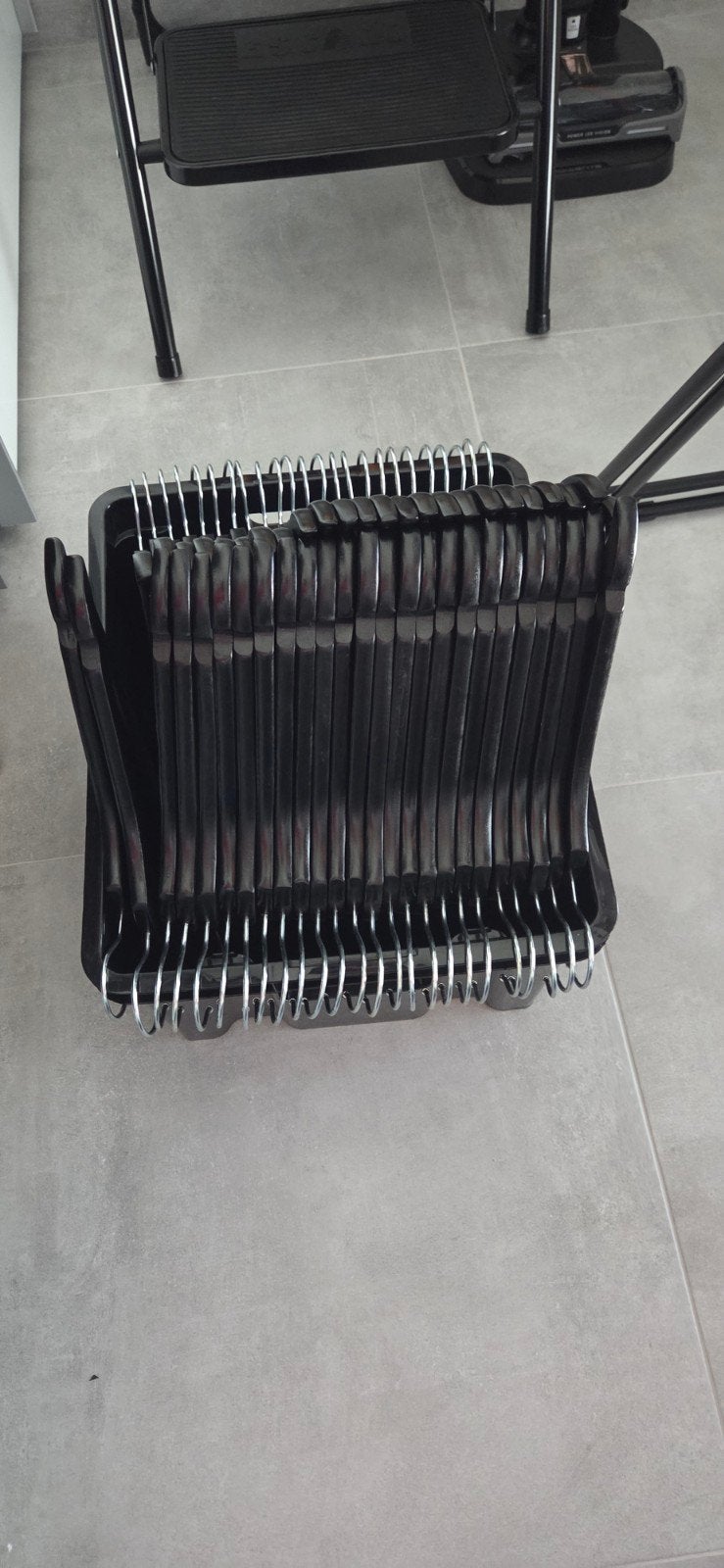 56 nieuwe zwarte kledinghangers te koop, Ophalen, Nieuw, Kinderen en Volwassenen