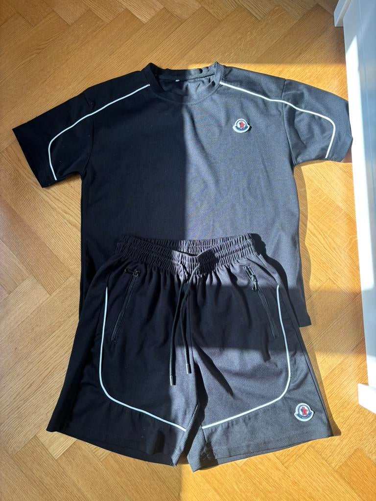 Moncler set, Kleding | Heren, T-shirts, Ophalen of Verzenden, Zo goed als nieuw, Zwart