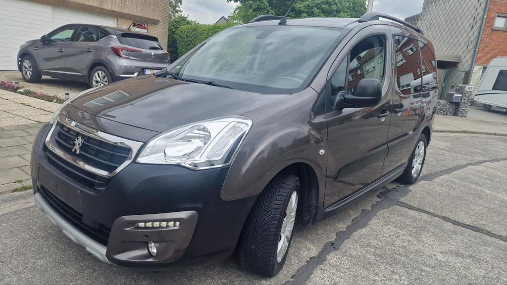 Peugeot partner 1.6 hdi diesel Bouwjaar 2017, Auto's, Euro 6, Bedrijf, Zilver of Grijs, 73 kW