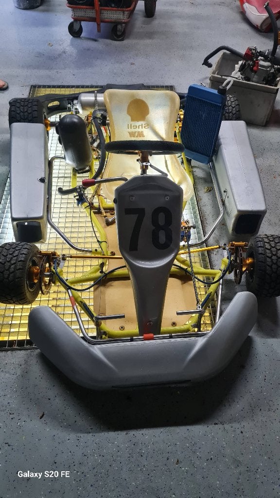 Te koop  mike Wilson  schakel  kart met aprilia  rotax, Sport en Fitness, Ophalen, Zo goed als nieuw, Kart